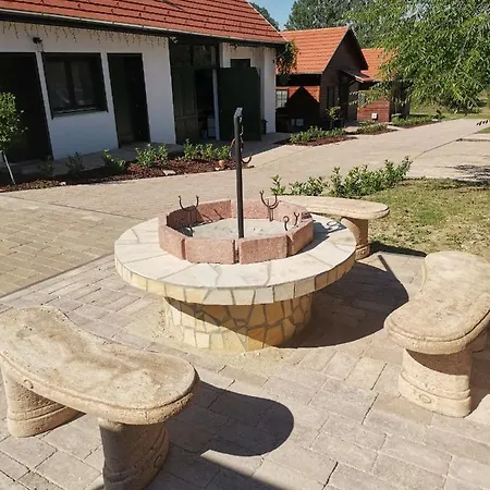 Novak Porta Vendeghaz-tab, *